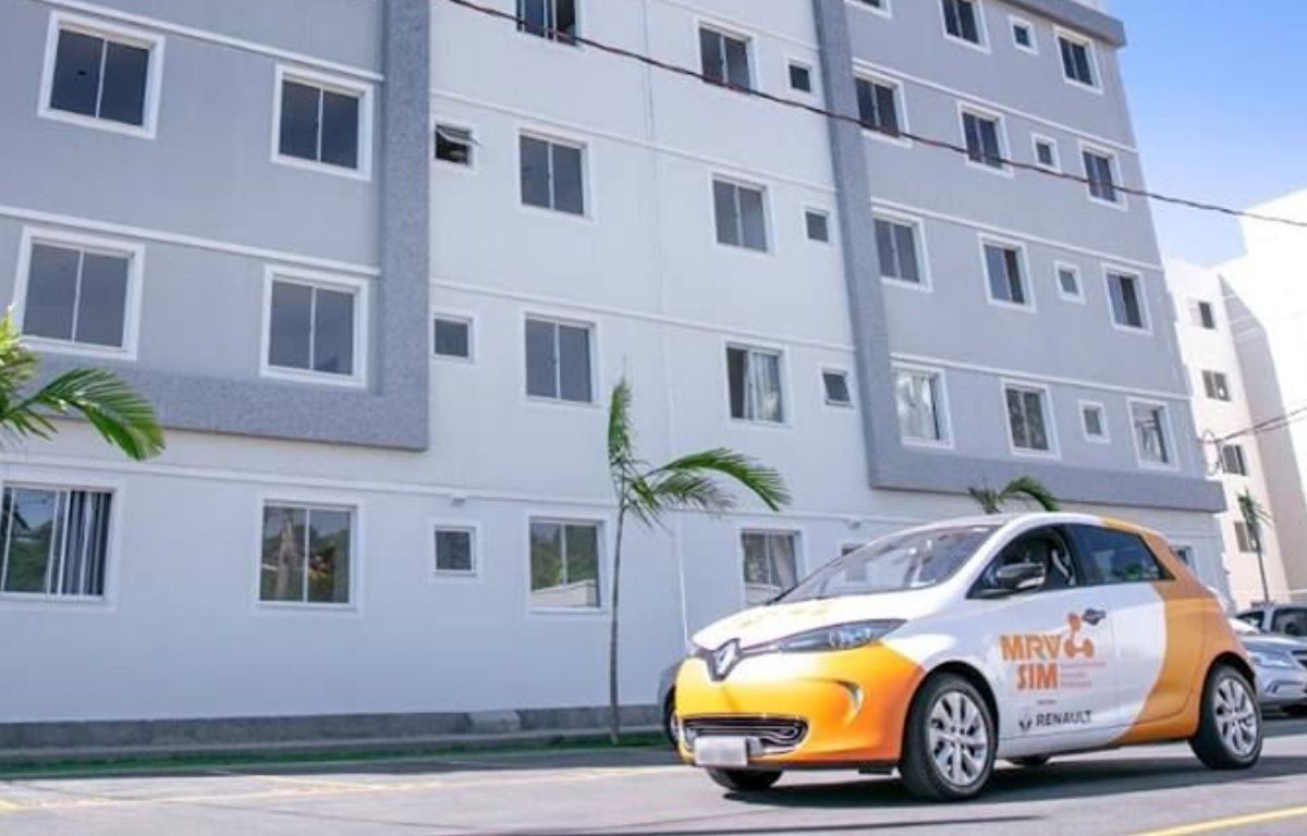 AutoData Editora Renault Zoe integra condomínio em Curitiba